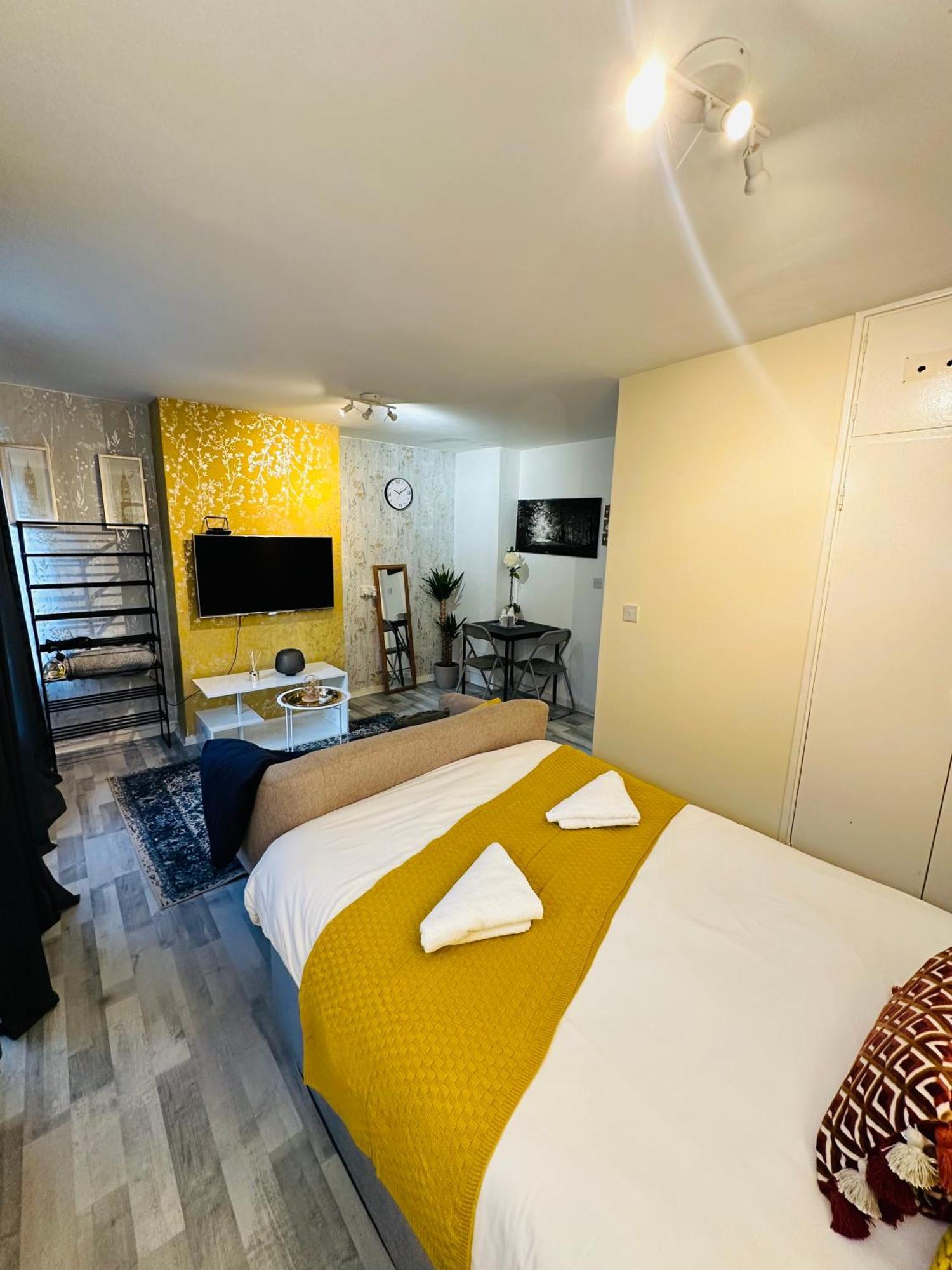 Studio Apartment In London, Bethnal Green Eksteriør billede