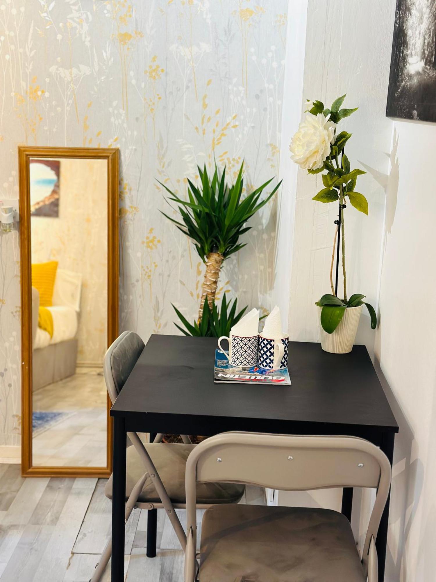 Studio Apartment In London, Bethnal Green Eksteriør billede